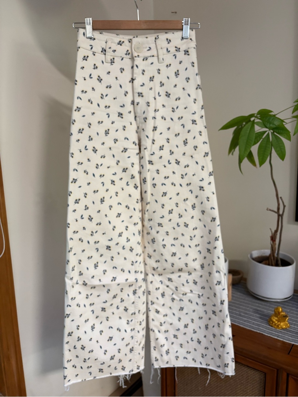 Zara Cream Floral Wide-Leg Jeans with Navy & Yellow Print Size 2